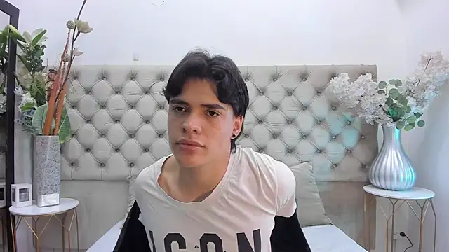 BenitoSaenz online show from December 15, 2025, 12:11 pm