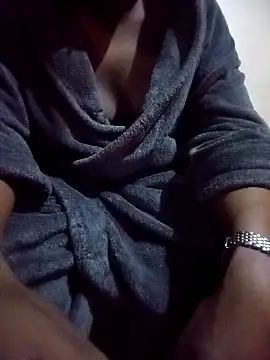 OnlyMoneyIwanT online show from April 18, 2026, 2:58 am