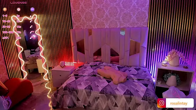 Snapshot of Rosalind_tay chatting on October 17, 2025, 11:34 am Rosalind tay online show from October 17, 2025, 11:34 am