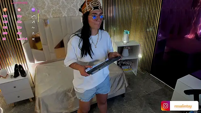 Snapshot of Rosalind_tay chatting on October 1, 2025, 10:30 am Rosalind tay online show from October 1, 2025, 10:30 am