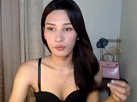 SerenaCortesi online show from December 15, 2025, 6:58 pm