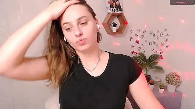 AmandaDimond  online show from October 25, 2025, 12:39 pm