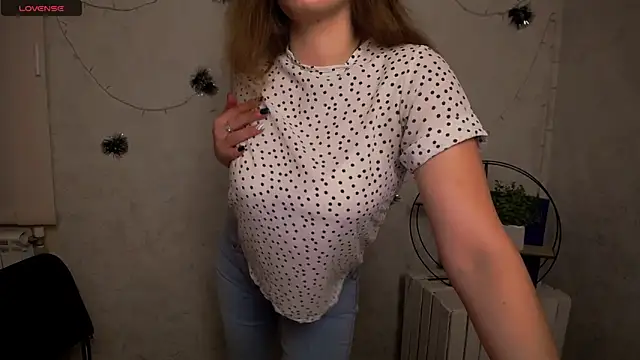 AmandaDimond  online show from February 14, 2026, 1:11 pm