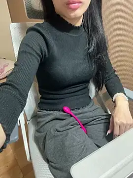 Snapshot of Mina048 chatting on February 14, 2026, 5:13 pm Mina048 online show from February 14, 2026, 5:13 pm