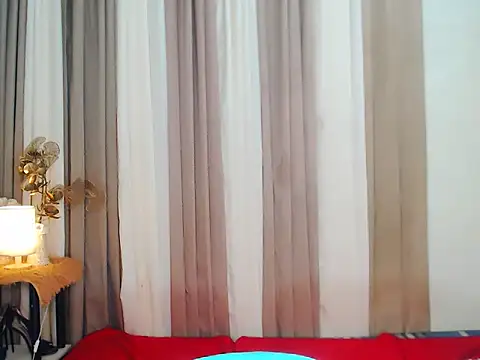 Snapshot of Savanna_White chatting on October 10, 2025, 12:33 am Savanna White online show from October 10, 2025, 12:33 am