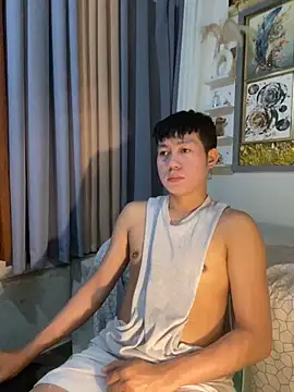 xshyboyx online show from February 13, 2026, 3:39 am