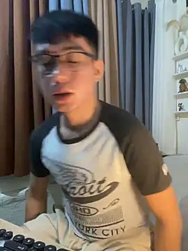 Snapshot of xshyboyx chatting on December 4, 2025, 11:31 am xshyboyx online show from December 4, 2025, 11:31 am