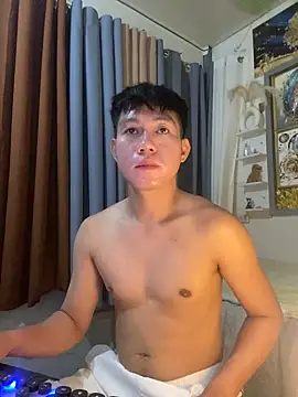 xshyboyx online show from January 18, 2026, 12:41 pm