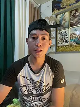 xshyboyx online show from July 8, 2026, 12:39 pm