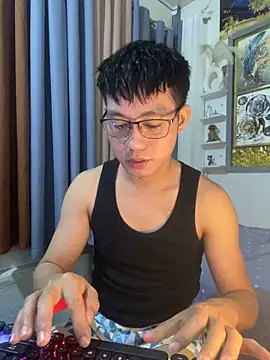 Snapshot of xshyboyx chatting on November 12, 2025, 1:04 pm xshyboyx online show from November 12, 2025, 1:04 pm