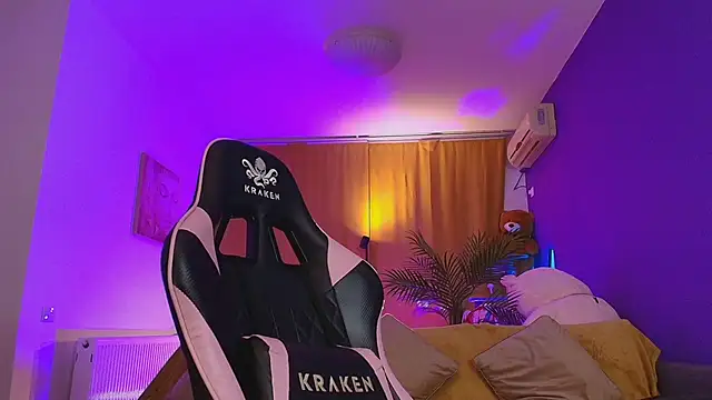 Snapshot of AnyaKim chatting on October 27, 2025, 7:09 am AnyaKim online show from October 27, 2025, 7:09 am