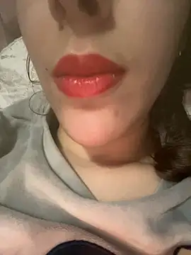 Snapshot of Mimisixo chatting on February 9, 2026, 11:47 pm Mimisixo online show from February 9, 2026, 11:47 pm