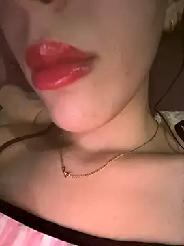 Mimisixo online show from October 3, 2025, 9:05 pm