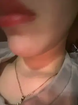 Mimisixo online show from April 7, 2026, 10:33 pm