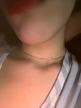 Mimisixo online show from October 14, 2025, 10:31 pm