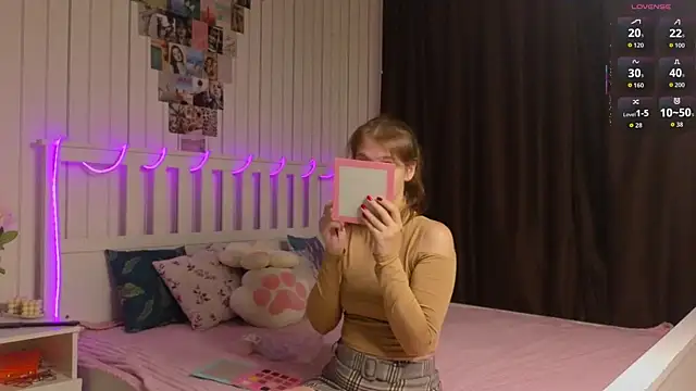 BeatrixCarIeton online show from November 7, 2025, 7:07 pm