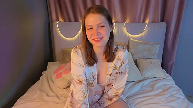 BeatrixCarIeton online show from September 17, 2025, 6:43 pm