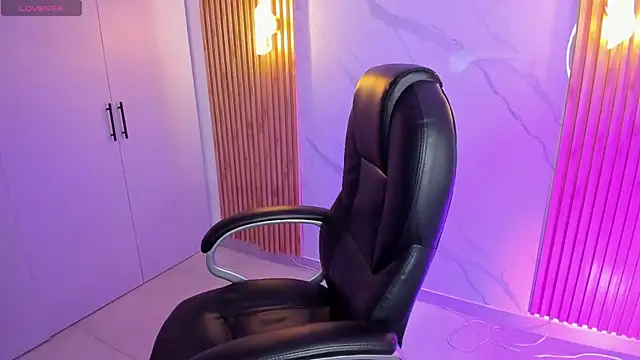 Snapshot of KYLIE_JONES6 chatting on September 26, 2025, 2:40 am KYLIE JONES6 online show from September 26, 2025, 2:40 am