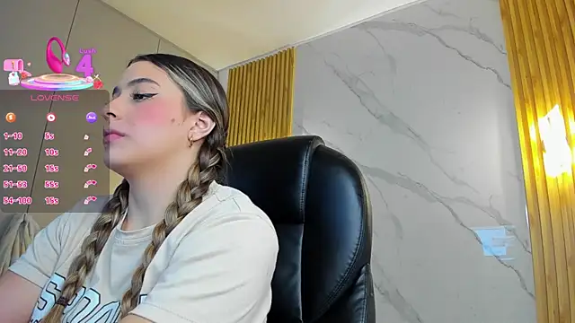 Snapshot of KYLIE_JONES6 chatting on September 23, 2025, 3:02 am KYLIE JONES6 online show from September 23, 2025, 3:02 am