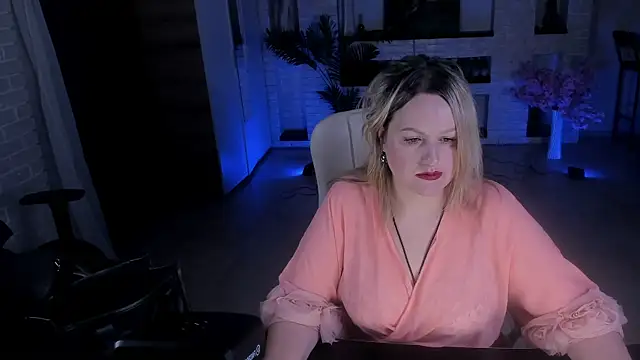 Snapshot of MariemLui chatting on October 18, 2025, 11:01 am MariemLui online show from October 18, 2025, 11:01 am