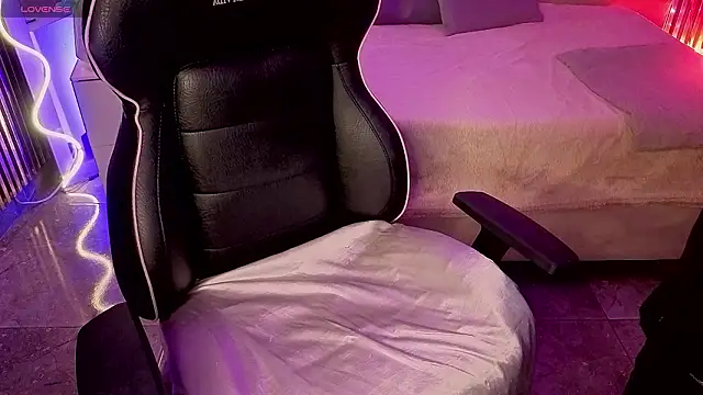 LIHIAN TAY online show from March 26, 2026, 12:58 pm