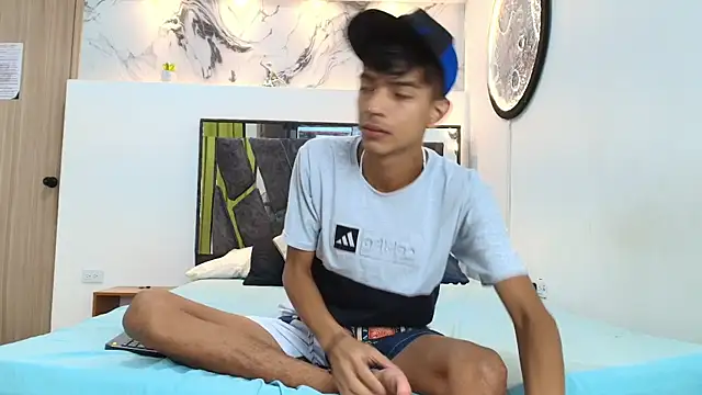 PRETTY SEX1 online show from September 18, 2025, 7:11 am