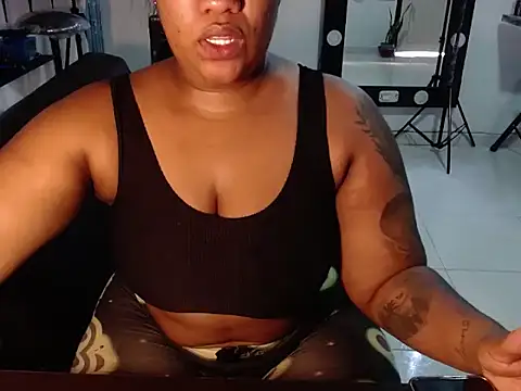 Snapshot of Sam_Blue chatting on February 10, 2026, 7:46 pm Sam Blue online show from February 10, 2026, 7:46 pm