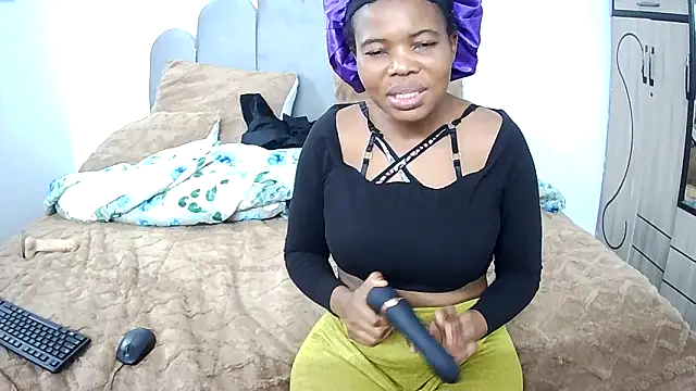 Snapshot of CharlotteXXX chatting on October 20, 2025, 11:33 am CharlotteXXX online show from October 20, 2025, 11:33 am