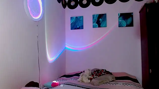 meghan devil  online show from November 28, 2025, 4:45 am