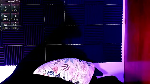 kinkyboat23 online show from November 7, 2025, 8:57 pm