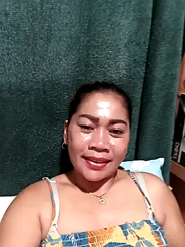 Snapshot of sexybitch_02 chatting on June 11, 2026, 12:32 am sexybitch 02 online show from June 11, 2026, 12:32 am