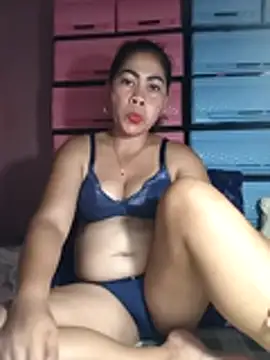 Snapshot of sexybitch_02 chatting on April 29, 2026, 12:42 pm sexybitch 02 online show from April 29, 2026, 12:42 pm