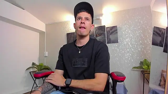 Snapshot of nils_saint chatting on October 28, 2025, 3:51 am nils saint online show from October 28, 2025, 3:51 am