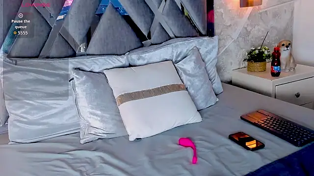 Snapshot of nils_saint chatting on November 15, 2025, 8:29 am nils saint online show from November 15, 2025, 8:29 am