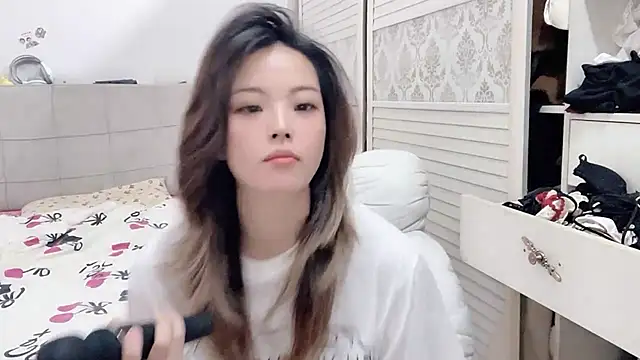 Snapshot of Holiland chatting on November 17, 2025, 12:58 am Holiland online show from November 17, 2025, 12:58 am