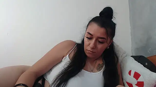 Snapshot of Maryem637048 chatting on November 24, 2025, 1:22 pm Maryem637048 online show from November 24, 2025, 1:22 pm