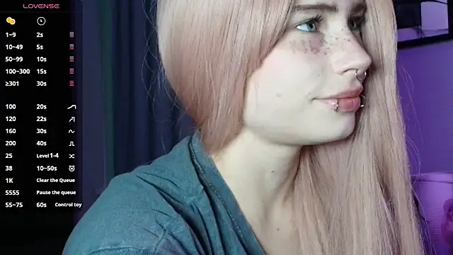 PieraMarch online show from October 23, 2025, 7:01 pm