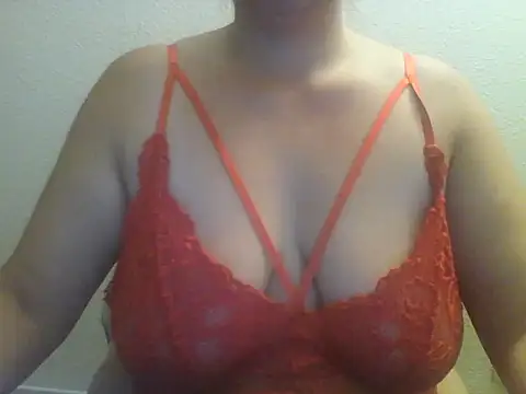 Lylala online show from October 7, 2025, 6:42 pm