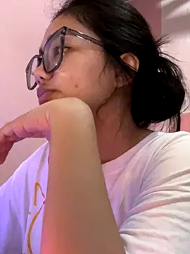 Snapshot of aaliyah_walker chatting on December 5, 2025, 9:30 am aaliyah walker online show from December 5, 2025, 9:30 am