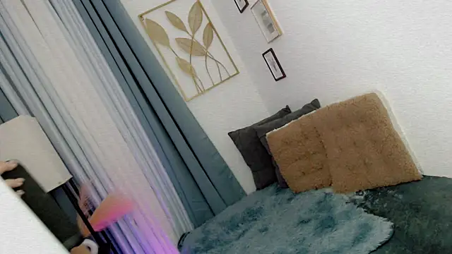 PrettyBlythes TS online show from April 8, 2026, 2:51 pm