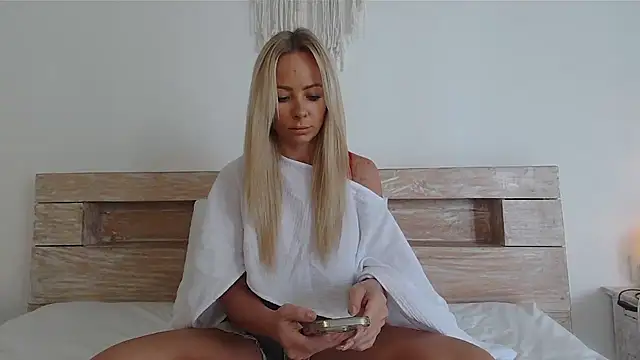 amelialorenz online show from December 20, 2025, 2:03 am