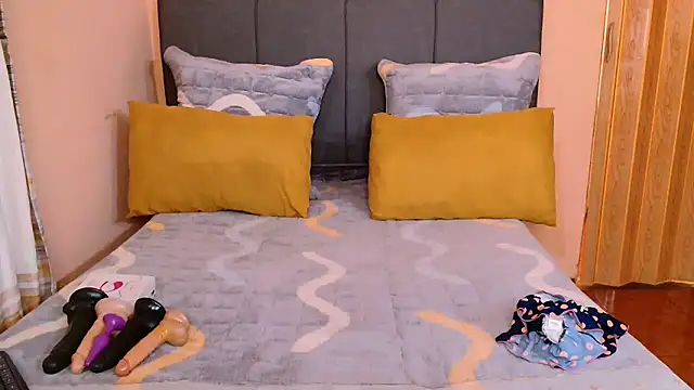 lunasexyXx online show from November 8, 2025, 5:05 pm