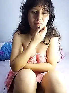 Snapshot of coralineruso chatting on October 12, 2025, 11:06 pm coralineruso online show from October 12, 2025, 11:06 pm