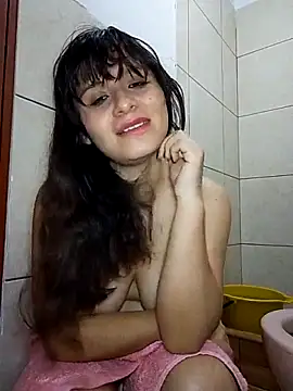 Snapshot of coralineruso chatting on October 4, 2025, 10:11 pm coralineruso online show from October 4, 2025, 10:11 pm