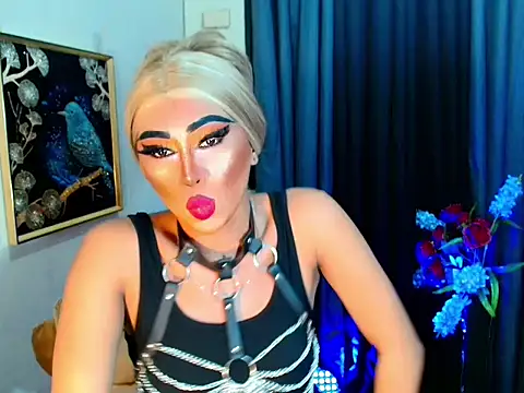 Snapshot of Queen_yasii_88 chatting on October 9, 2025, 3:56 pm Queen yasii 88 online show from October 9, 2025, 3:56 pm