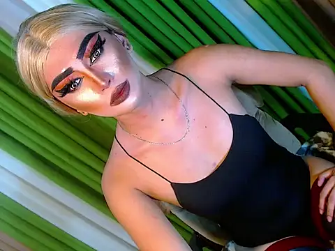 Snapshot of Queen_yasii_88 chatting on September 21, 2025, 4:01 pm Queen yasii 88 online show from September 21, 2025, 4:01 pm