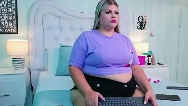 KiimBrooks online show from December 19, 2025, 11:12 am