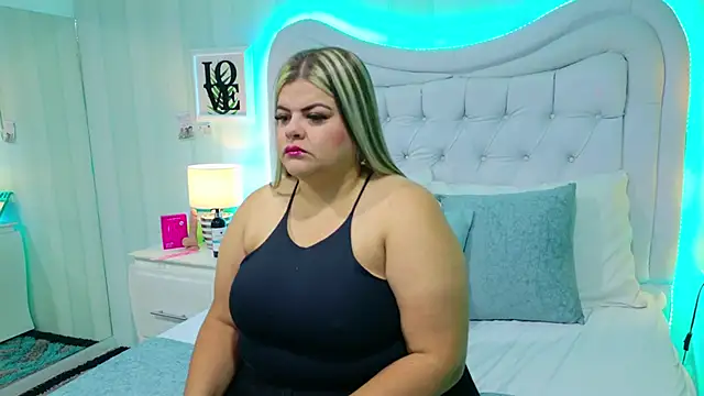 Snapshot of KiimBrooks chatting on October 18, 2025, 11:01 am KiimBrooks online show from October 18, 2025, 11:01 am