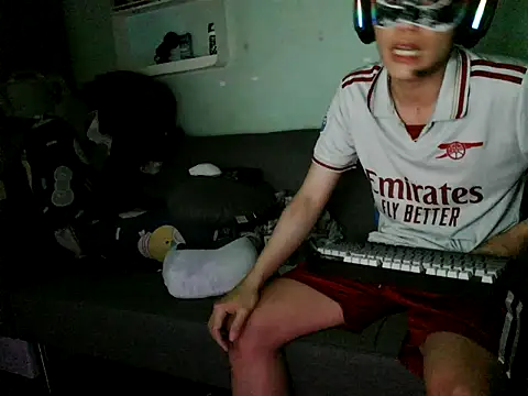 Snapshot of boyhigh1997 chatting on February 15, 2026, 7:51 am boyhigh1997 online show from February 15, 2026, 7:51 am