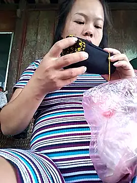 Snapshot of Rioo122 chatting on October 1, 2025, 1:11 am Rioo122 online show from October 1, 2025, 1:11 am